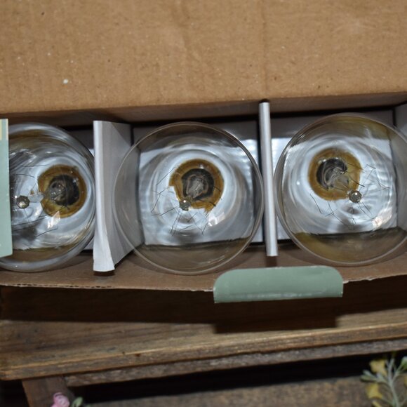 Vintage Style Clear Glass Edison Bulbs 4 Pack Set NIB - Picture 4 of 13